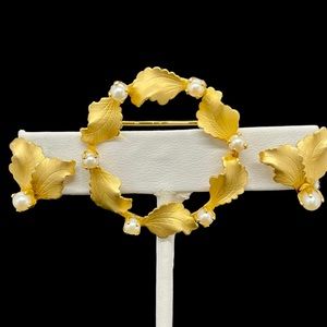 VTG Lang 12K Gold Filled Brooch Screw Back Earring Set Genuine Pearl Wreath Leaf